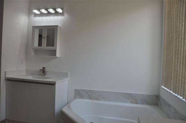 19496 S Whitewater Avenue, Weston, FL 33332