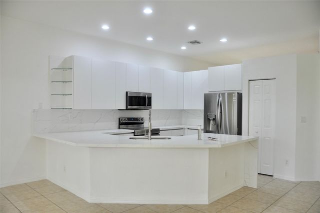 19496 S Whitewater Avenue, Weston, FL 33332