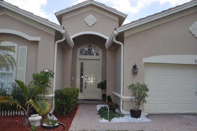 19496 S Whitewater Avenue, Weston, FL 33332
