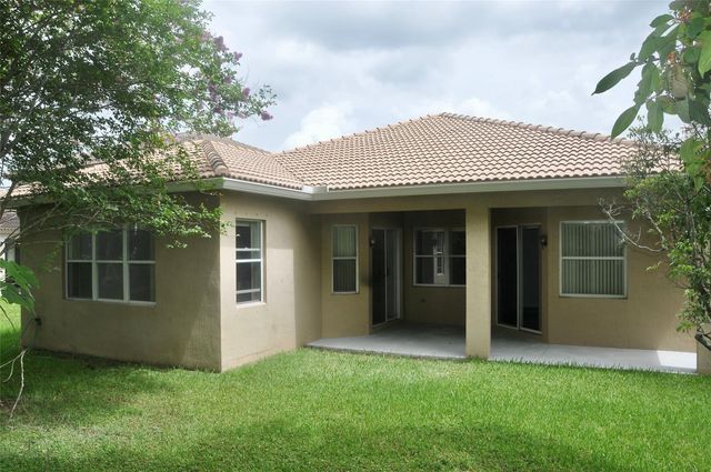 19496 S Whitewater Avenue, Weston, FL 33332