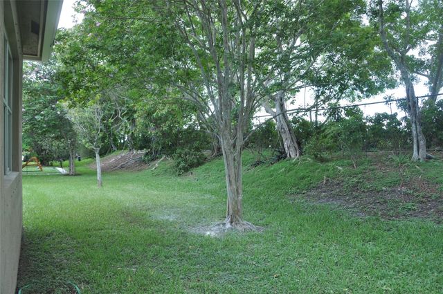 19496 S Whitewater Avenue, Weston, FL 33332