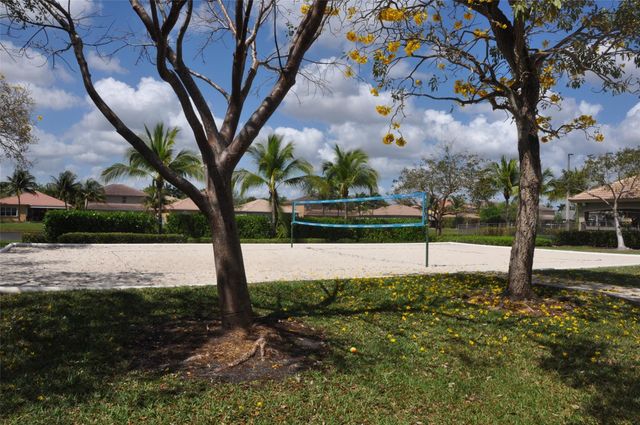 19496 S Whitewater Avenue, Weston, FL 33332