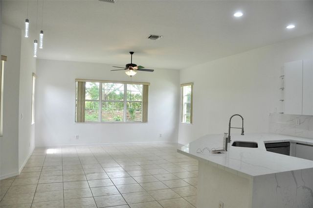 19496 S Whitewater Avenue, Weston, FL 33332