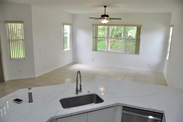 19496 S Whitewater Avenue, Weston, FL 33332
