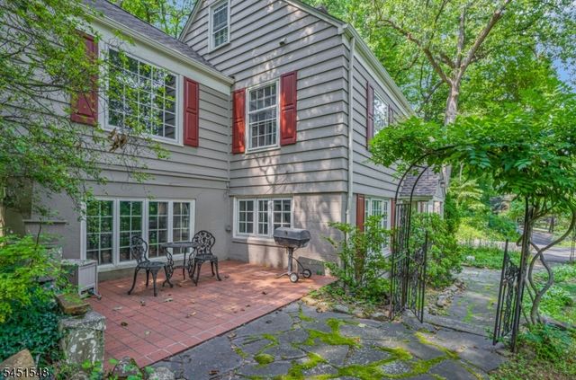 173 Hillcrest Rd, Watchung Boro, NJ 07069