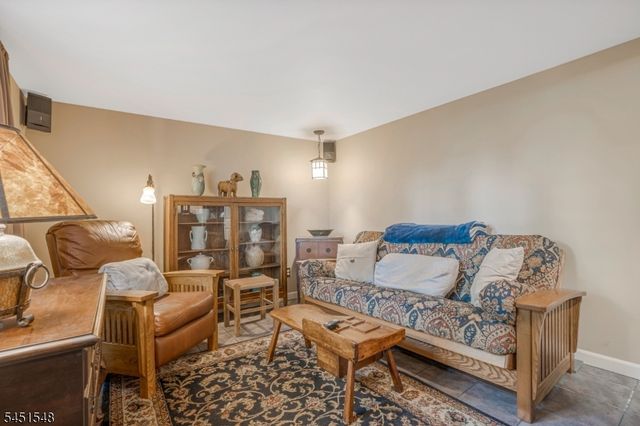 173 Hillcrest Rd, Watchung Boro, NJ 07069