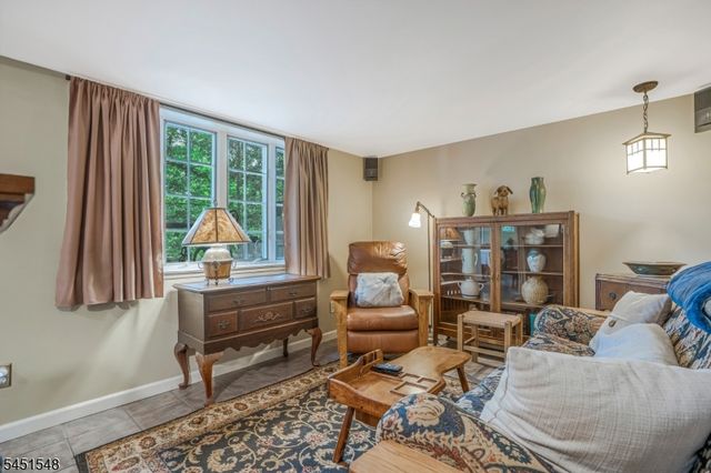 173 Hillcrest Rd, Watchung Boro, NJ 07069