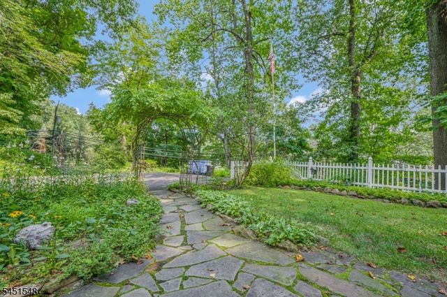 173 Hillcrest Rd, Watchung Boro, NJ 07069