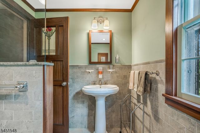 173 Hillcrest Rd, Watchung Boro, NJ 07069