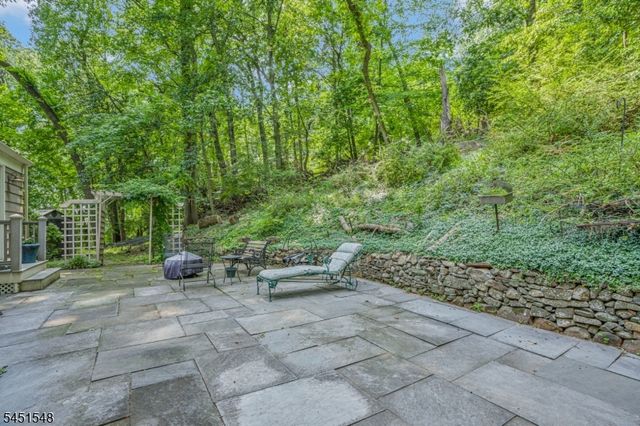 173 Hillcrest Rd, Watchung Boro, NJ 07069