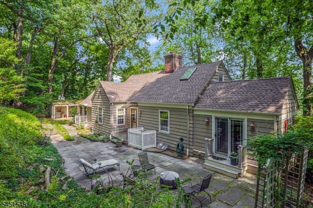 173 Hillcrest Rd, Watchung Boro, NJ 07069