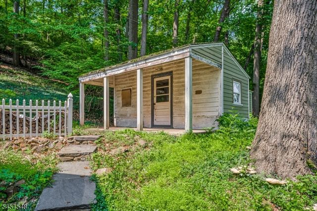 173 Hillcrest Rd, Watchung Boro, NJ 07069