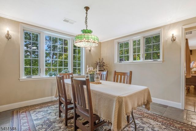 173 Hillcrest Rd, Watchung Boro, NJ 07069