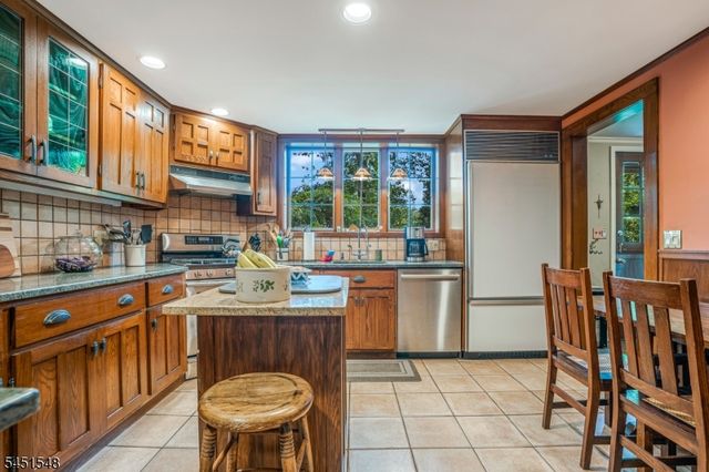 173 Hillcrest Rd, Watchung Boro, NJ 07069
