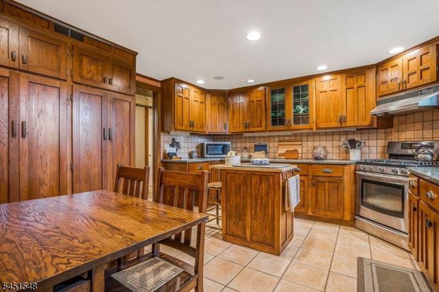 173 Hillcrest Rd, Watchung Boro, NJ 07069