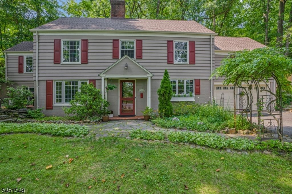 173 Hillcrest Rd, Watchung Boro, NJ 07069