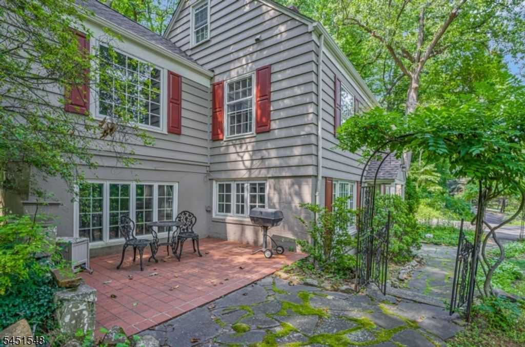 173 Hillcrest Rd, Watchung Boro, NJ 07069 — photo 2
