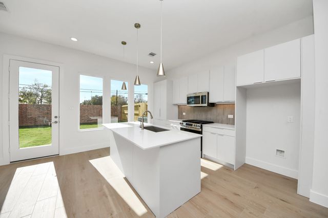 2104 Diagonal Lane, Houston, TX 77051