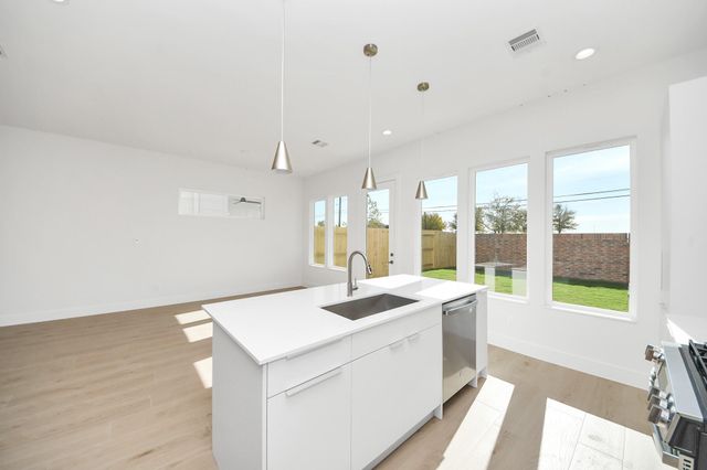 2104 Diagonal Lane, Houston, TX 77051