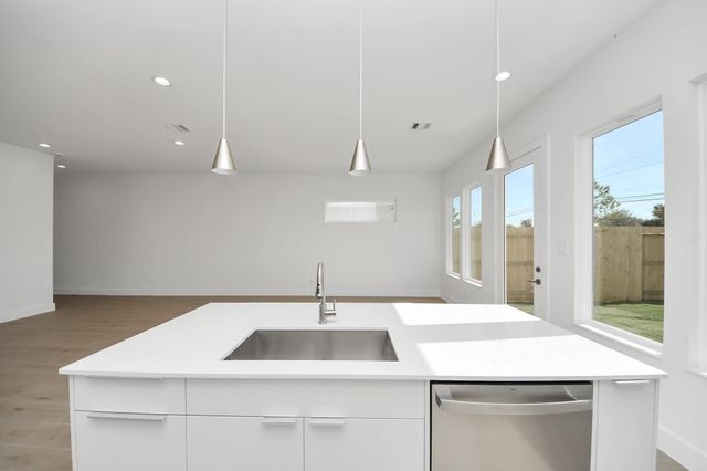 2104 Diagonal Lane, Houston, TX 77051