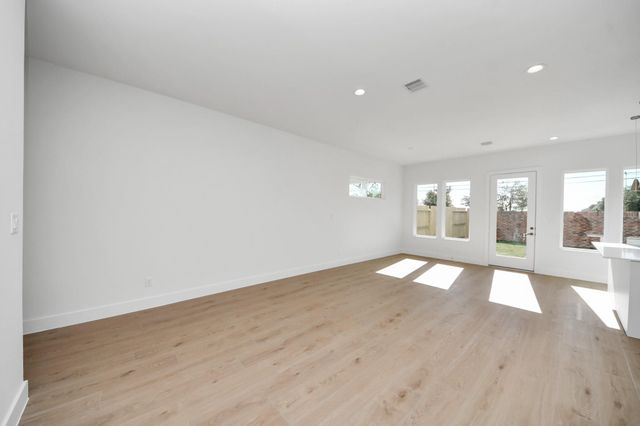 2104 Diagonal Lane, Houston, TX 77051