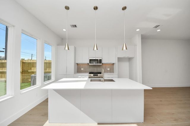 2104 Diagonal Lane, Houston, TX 77051