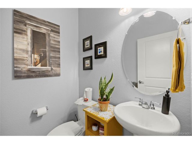 562 E Dry Creek Pl, Littleton, CO 80122