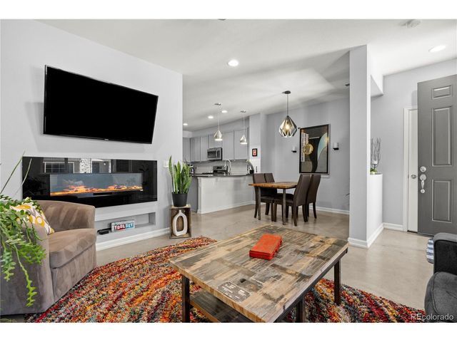562 E Dry Creek Pl, Littleton, CO 80122