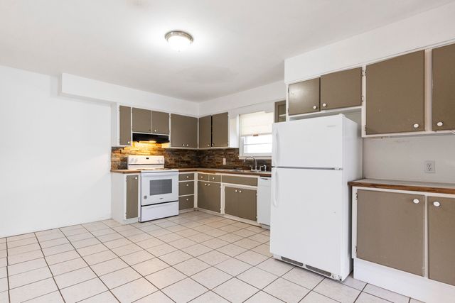 402 S Broadway Street, Grove, OK 74344