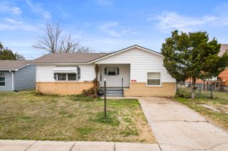 402 S Broadway Street, Grove, OK 74344