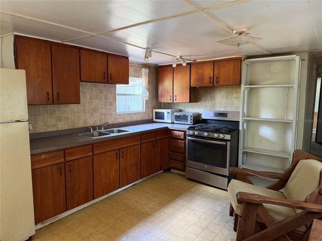 9730 NE STATE ROAD 24, Archer, FL 32618
