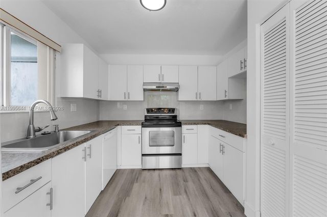 17570 SW 142nd Ct, Miami, FL 33177