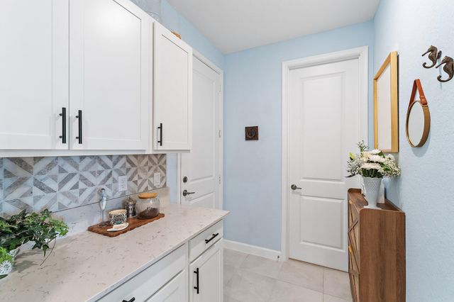 7519 NW Deysbrook Lane, Port St Lucie, FL 34987