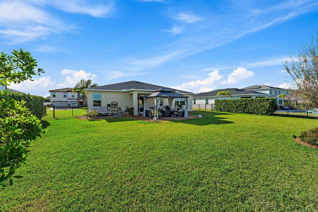 7519 NW Deysbrook Lane, Port St Lucie, FL 34987