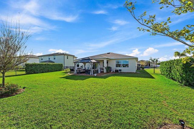 7519 NW Deysbrook Lane, Port St Lucie, FL 34987