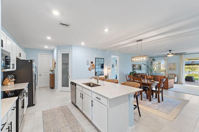 7519 NW Deysbrook Lane, Port St Lucie, FL 34987