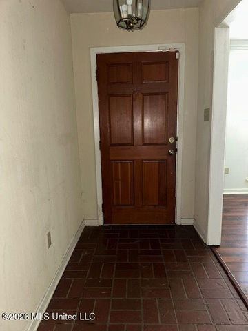 101 Lake Of Pines Drive, Jackson, MS 39206
