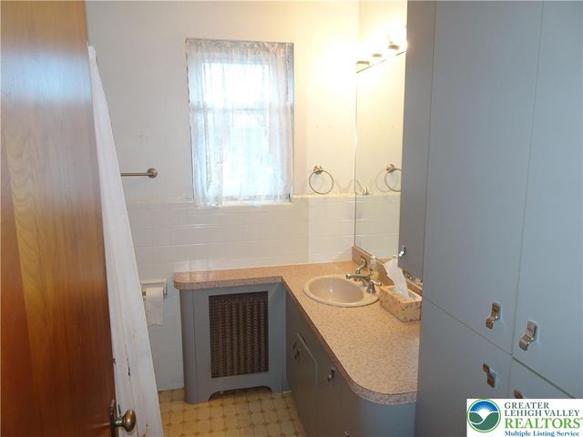 2012 Kemmerer Street, Bethlehem City, PA 18017