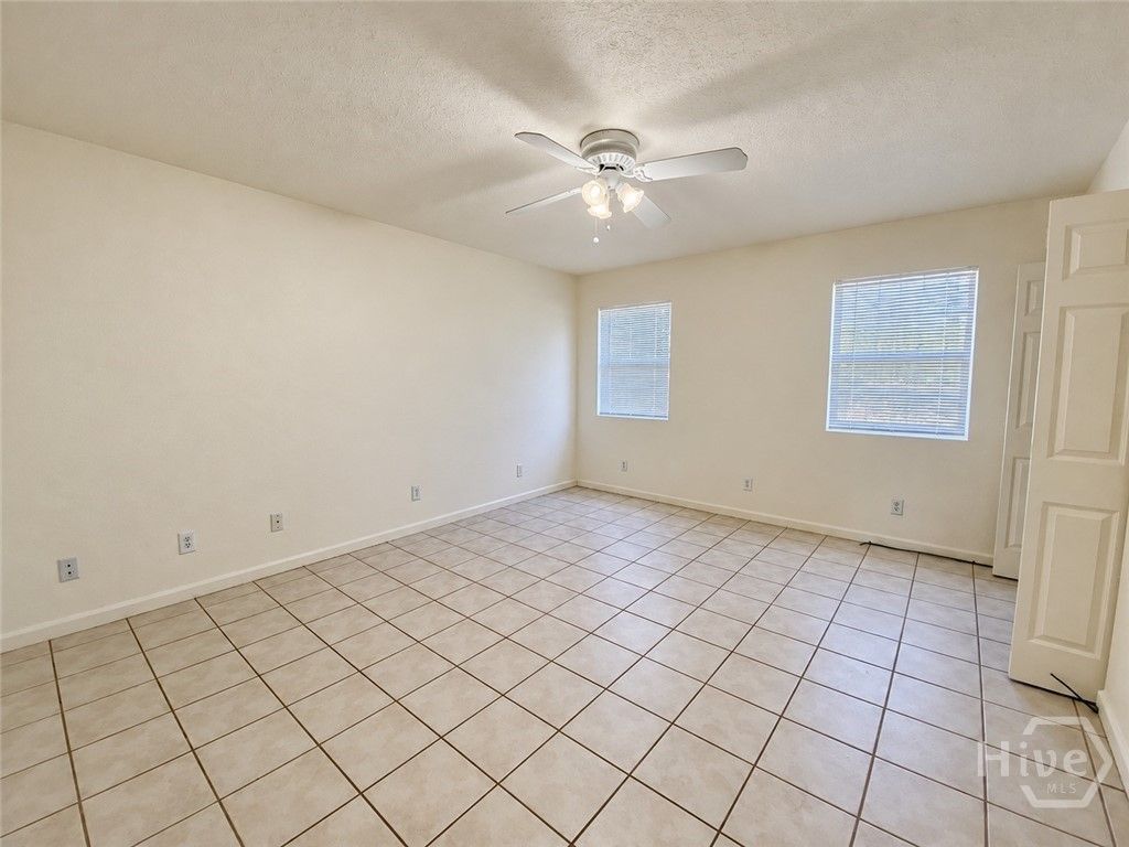 Image 10 of property listing at 1315 Bonaventure Road Downstairs, Savannah, GA 31405