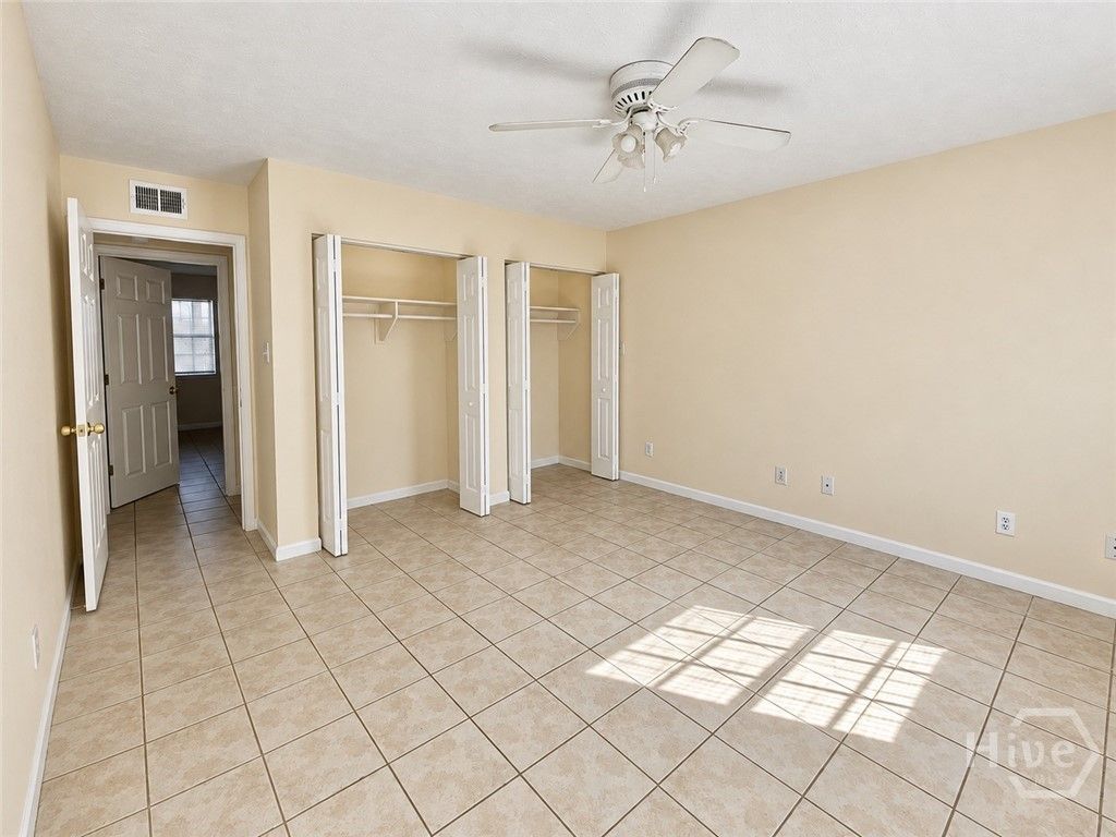 Image 11 of property listing at 1315 Bonaventure Road Downstairs, Savannah, GA 31405