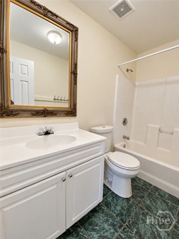 Image 12 of property listing at 1315 Bonaventure Road Downstairs, Savannah, GA 31405