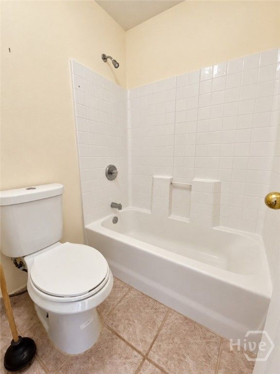 Image 14 of property listing at 1315 Bonaventure Road Downstairs, Savannah, GA 31405