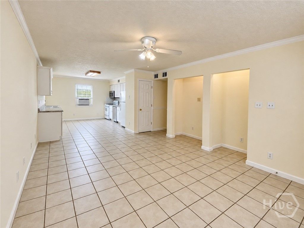 Image 4 of property listing at 1315 Bonaventure Road Downstairs, Savannah, GA 31405