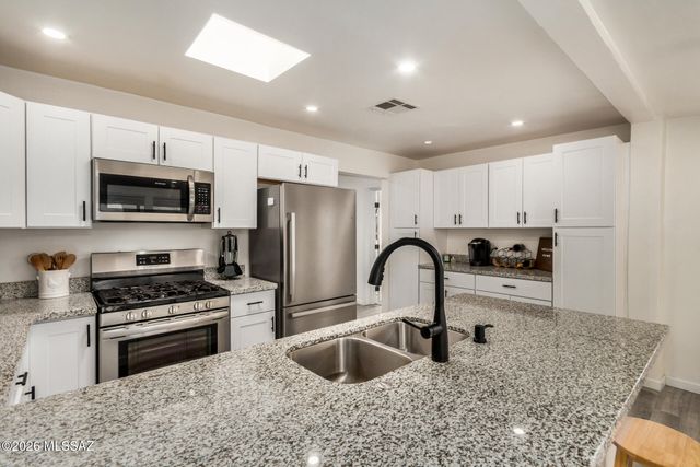 1801 N Cloverland Avenue, Tucson, AZ 85712