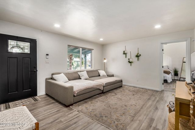 1801 N Cloverland Avenue, Tucson, AZ 85712