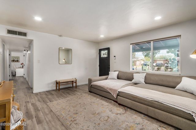 1801 N Cloverland Avenue, Tucson, AZ 85712