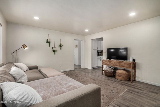 1801 N Cloverland Avenue, Tucson, AZ 85712