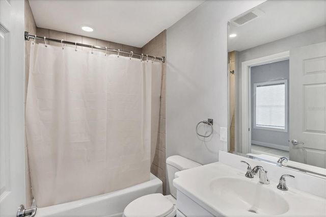 8111 LAKEWOOD MAIN STREET 207, Lakewood Ranch, FL 34202