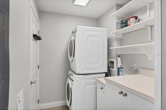 8111 LAKEWOOD MAIN STREET 207, Lakewood Ranch, FL 34202