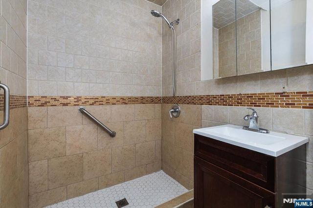 619 Cadmus Court, Teaneck, NJ 07666